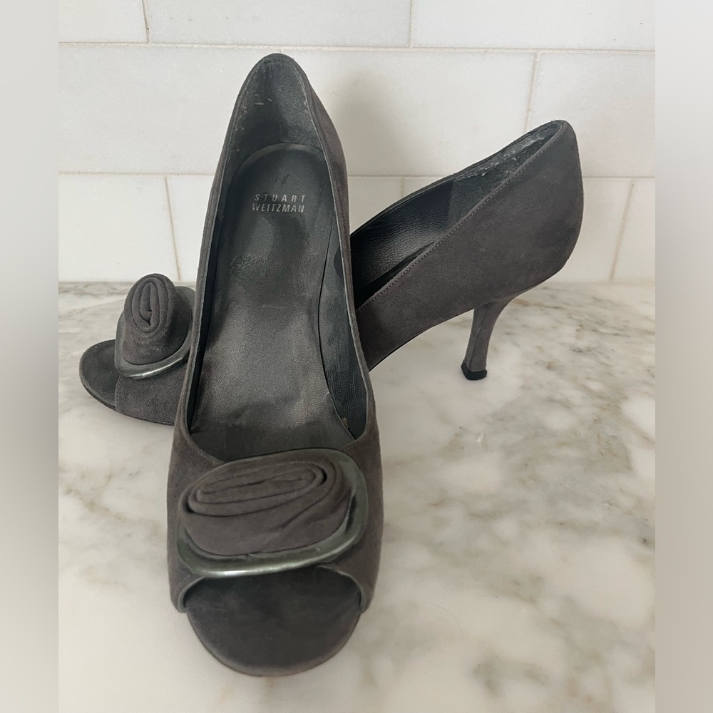 Stuart Weitzman| Grety suede | size 8.5| Peep toe